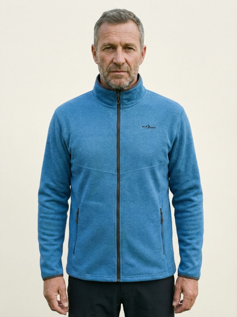 Marco – Fleece an Person, Oberkörper frontal, geschlossen