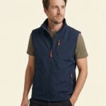 Bernd – Herren Ganzkörper, lockere Pose