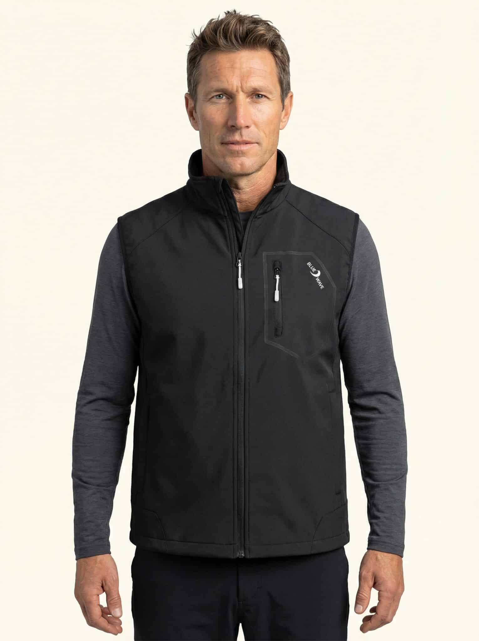 Joe – Herren an Person, Oberkörper frontal, geschlossen