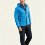 Mads – Herren Ganzkörper, lockere Pose