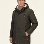 Kuddel – Funktionsbekleidung Ganzkörper, lockere Pose