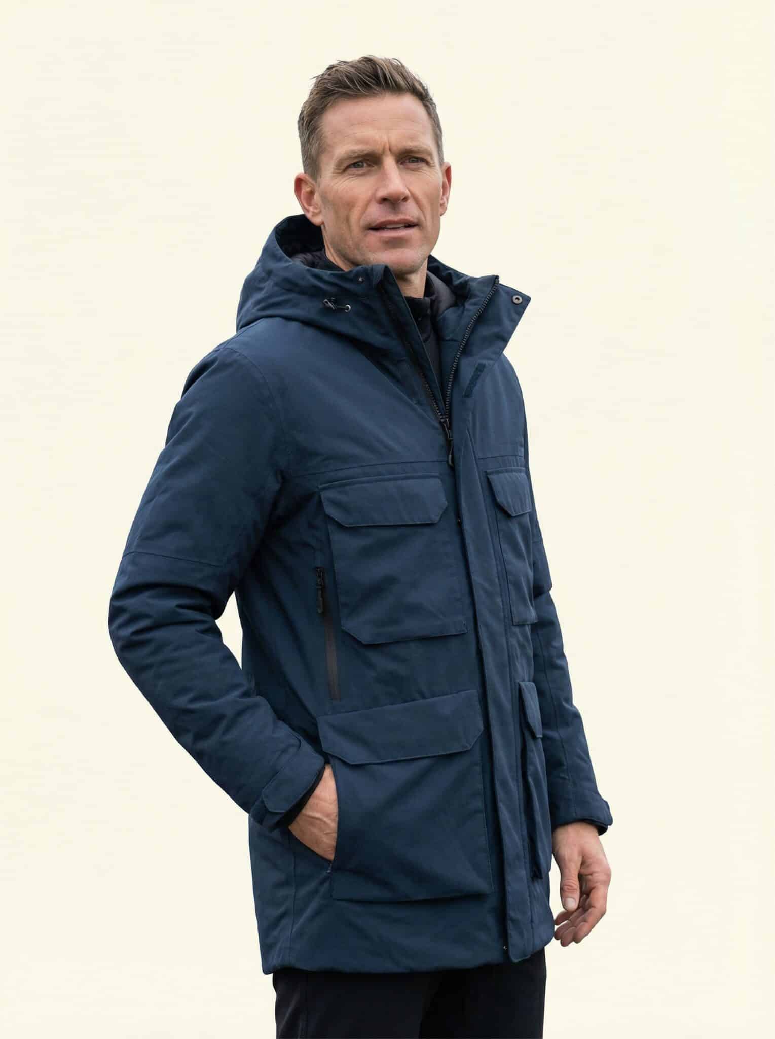 Marten - Ganzkörper Marten – Funktionsbekleidung Ganzkörper, lockere Pose