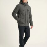 Marek – Funktionsbekleidung Ganzkörper, lockere Pose