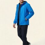 Fabian – Funktionsbekleidung Ganzkörper, lockere Pose