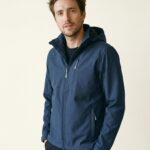 Henk – Funktionsbekleidung Ganzkörper, lockere Pose