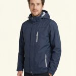 Jupp – Funktionsbekleidung Ganzkörper, lockere Pose