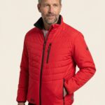 Leo – Herren Ganzkörper, lockere Pose