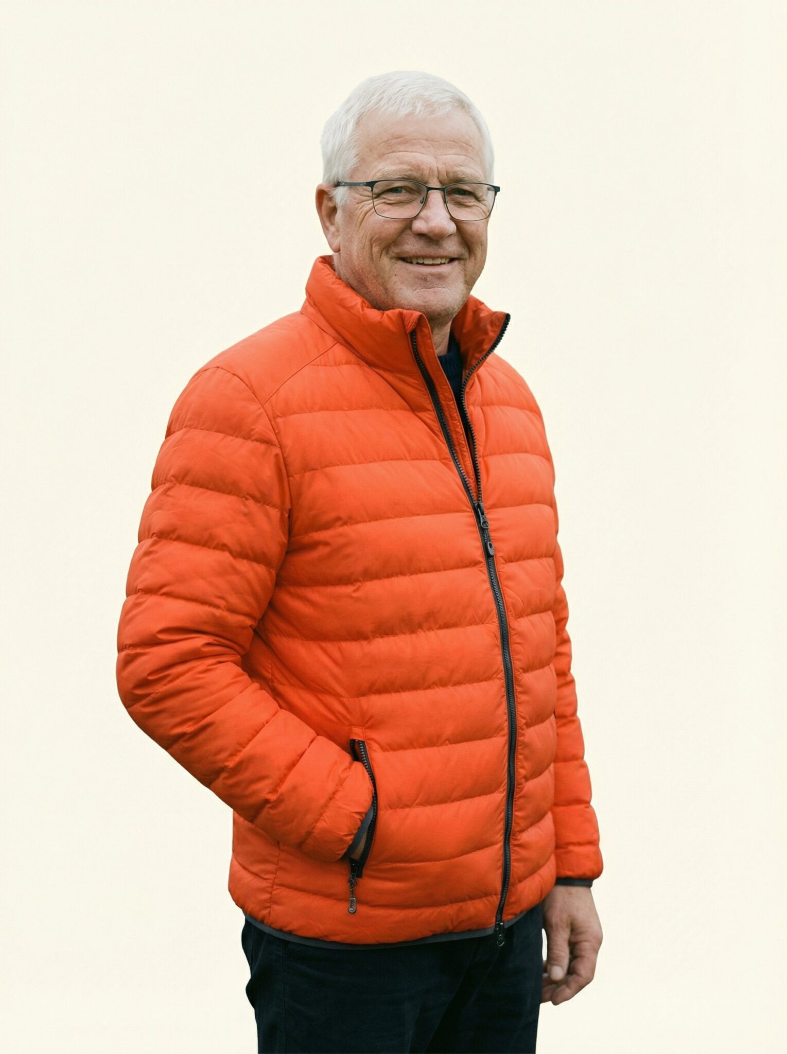 Maximilian – Herren Ganzkörper, lockere Pose