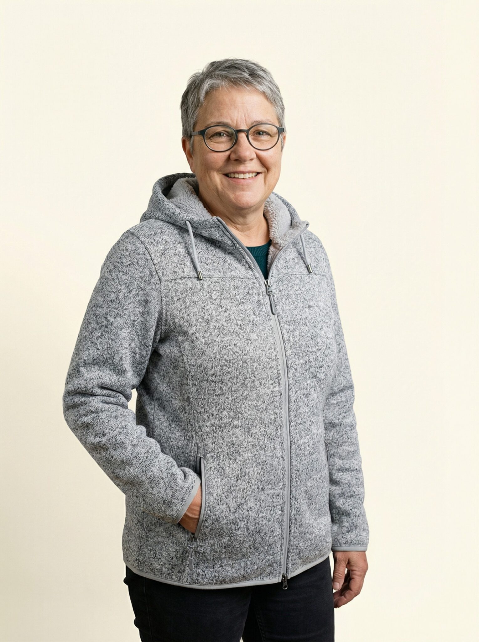 Meike – Damen Ganzkörper, lockere Pose