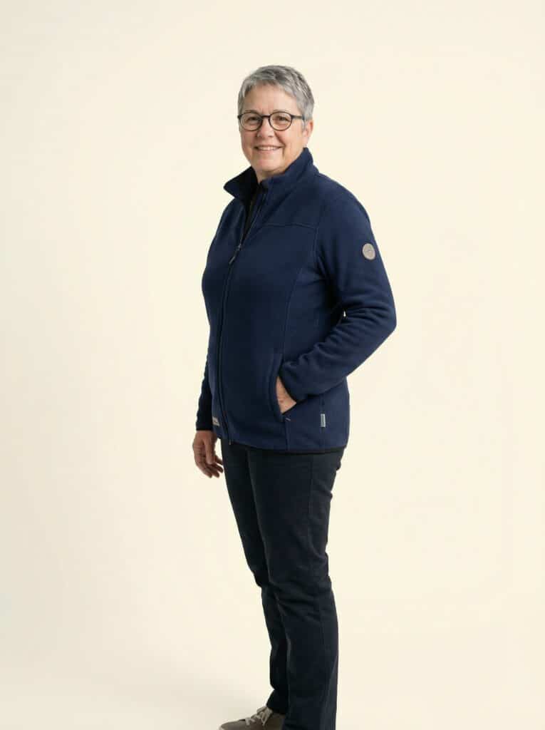 Nissa – Damen Ganzkörper, lockere Pose