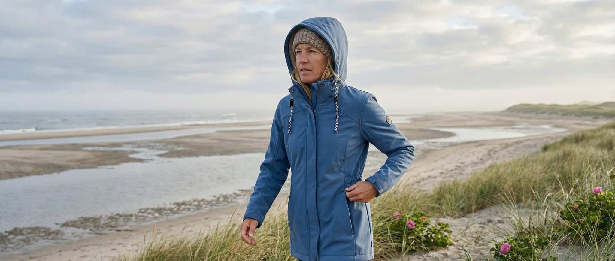 Clarissa [Digital] – Damen in norddeutscher Landschaft