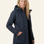 Klementine – Damen Ganzkörper, lockere Pose