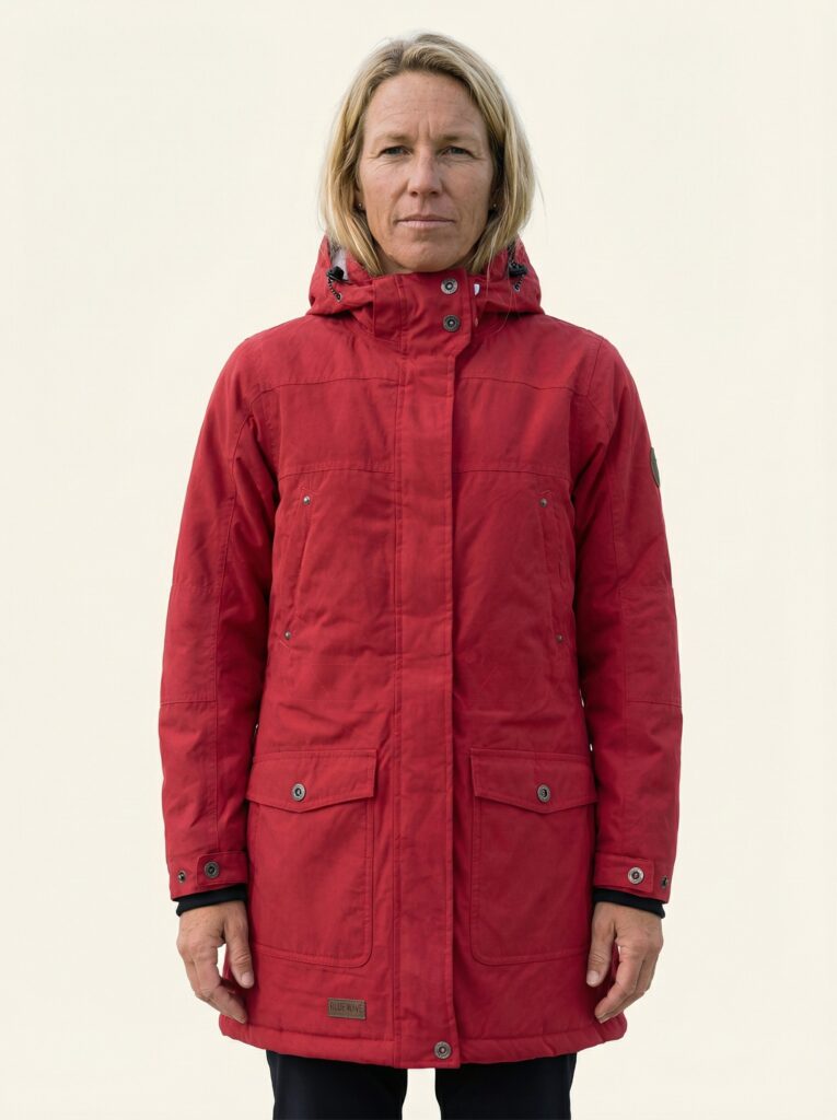 Anke – Damen an Person, Oberkörper frontal, geschlossen