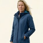 Britta – Damen Ganzkörper, lockere Pose