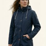 Doreen – Damen Ganzkörper, lockere Pose