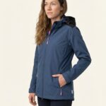 Hannah – Damen Ganzkörper, lockere Pose