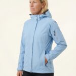 Josephine – Damen Ganzkörper, lockere Pose