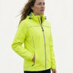 Klea – Damen Ganzkörper, lockere Pose