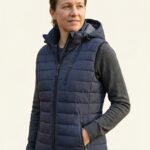 Nathalie – Damen Ganzkörper, lockere Pose