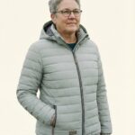 Irina – Damen Ganzkörper, lockere Pose