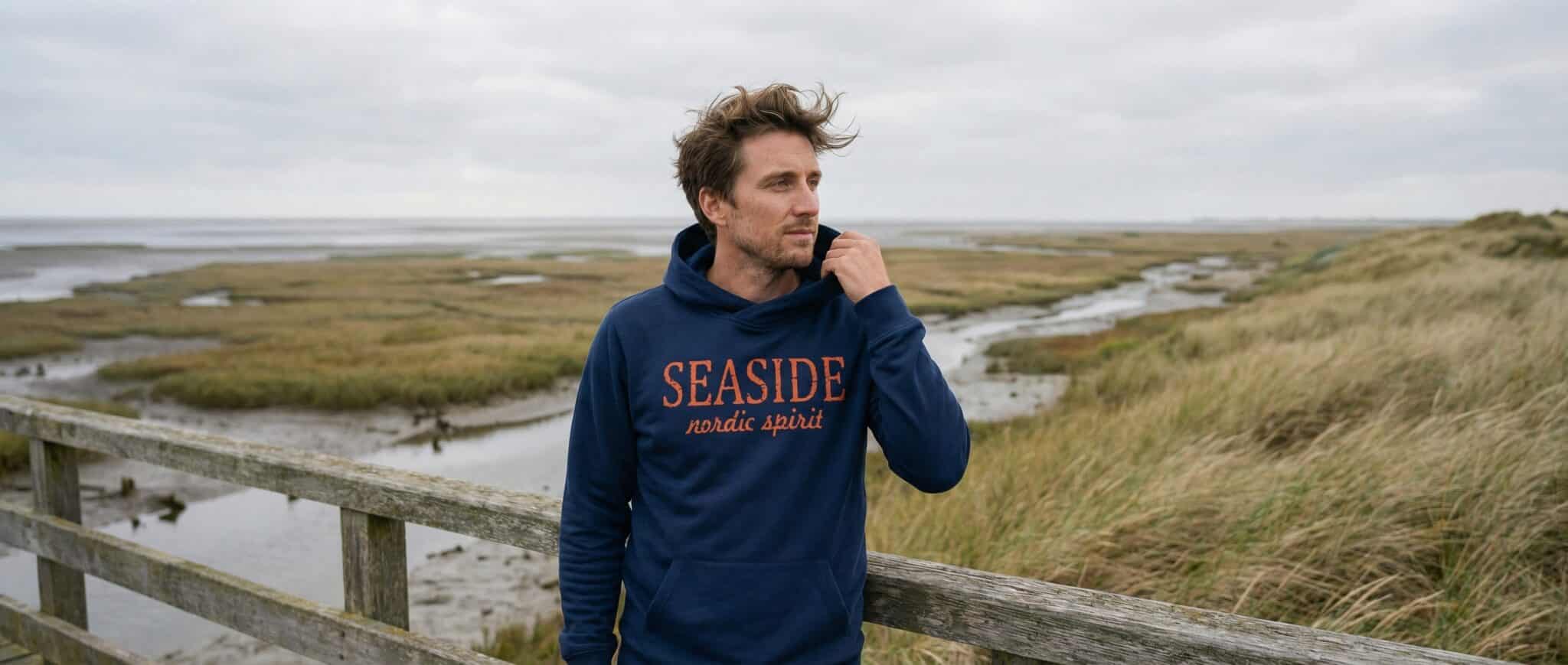 Flo – Hoody in norddeutscher Landschaft